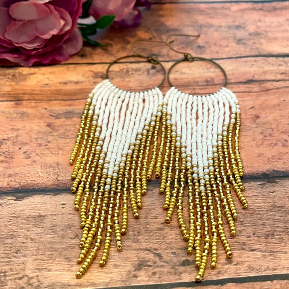 White and gold Long beaded earring - Picture 4 of 5